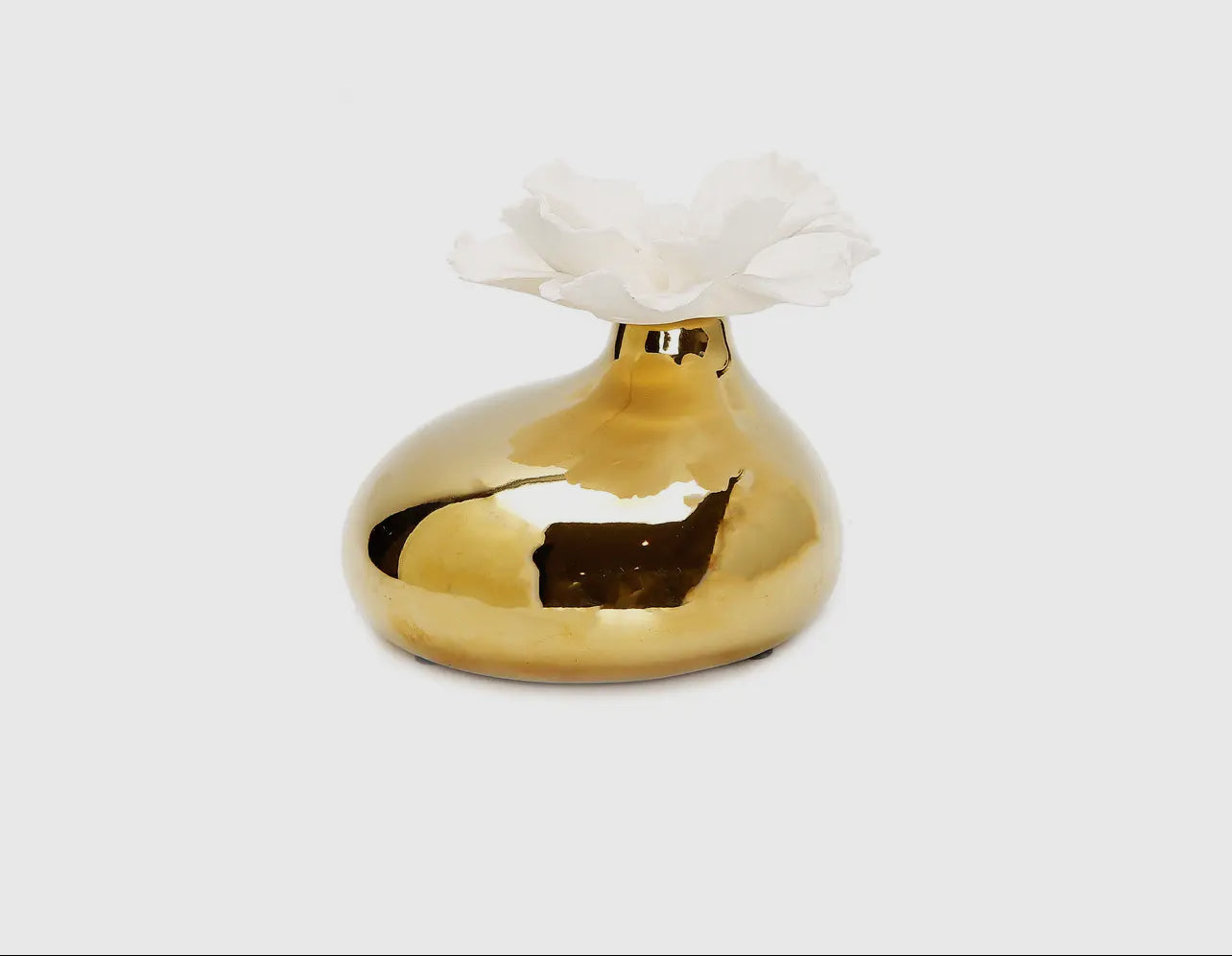 Gold Diffuser with Dimensional
White Flower